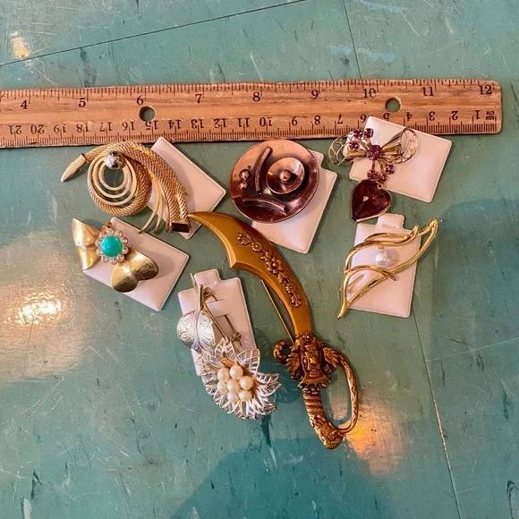 Vintage brooch lot of 7 gold tone stone pearl - Picture 2 of 2